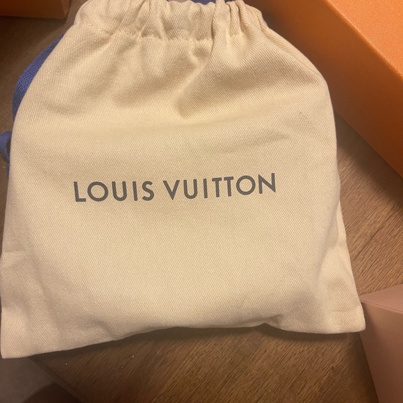 UNISEX Authentic Louis Vuitton Belt - Picture 5 of 6